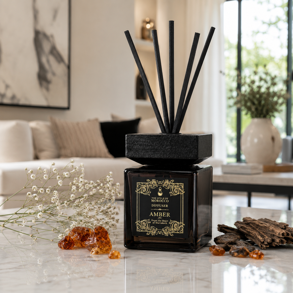 Amber Signature Diffuser zwart 500ml sfeerbeeld huiskamer – The Style Of Morocco