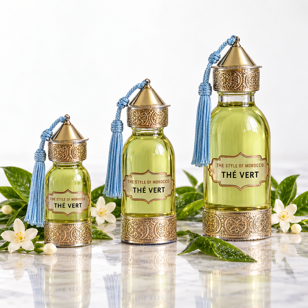 Set van drie geurolieflessen Thé Vert in 30 ml, 60 ml en 125 ml op lichte studio-achtergrond