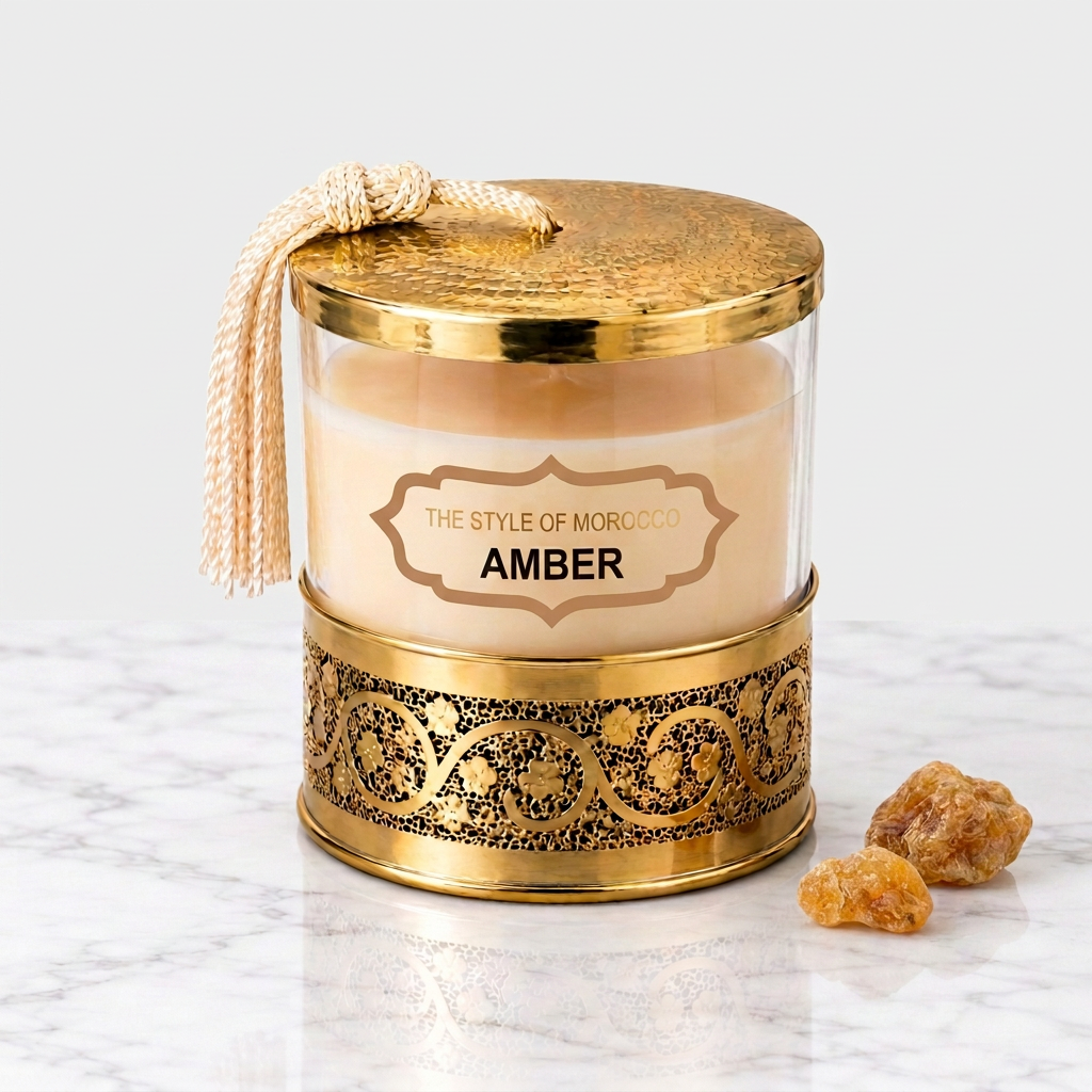 Amber-kaars met een 2% lichtgrijze achtergrondmuur