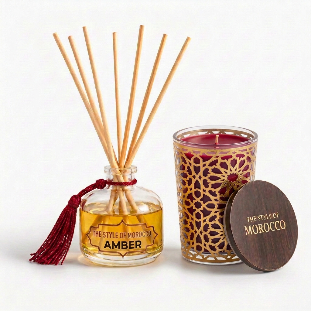 Amber-set met rood kaarsvet in doorzichtig glas en houten deksel ernaast
